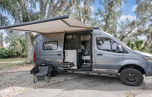 Revel All wheel Drive van Winnebago Mercedes-Benz