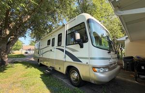 34’ Windsong RV – Low Miles, Sleeps 7