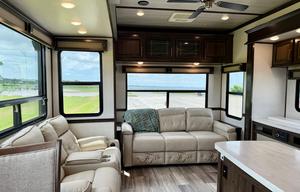 Deluxe 5th Wheel Luxury. Comfort.  Freedom.