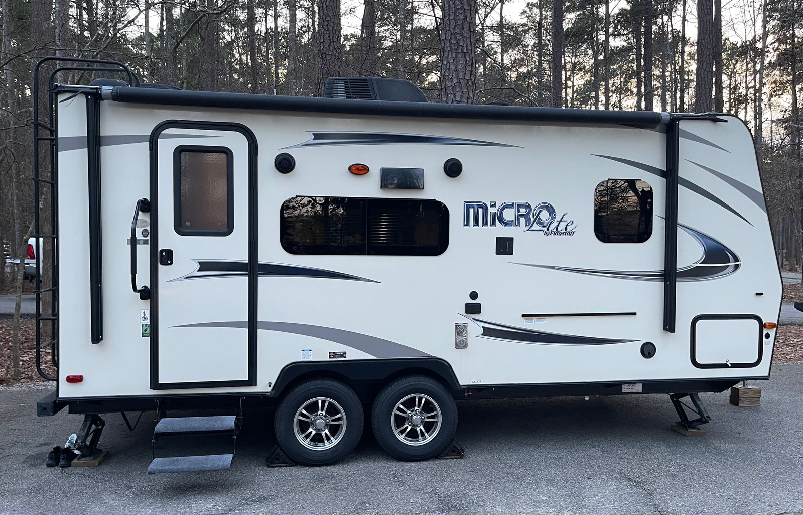 Flagstaff Micro Lite 21FBRS- Perfect Couples Rig!
