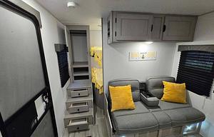 Brand New Viking, Spacious and Clean "The Beehive"