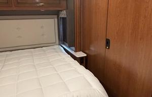 Class A Bounder 2 Full Bath w/ King and Bunkhouse