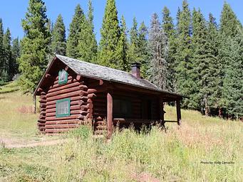WINDOW ROCK CABIN