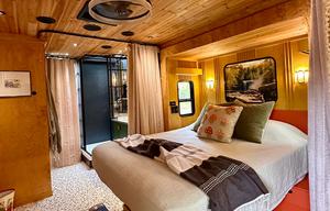 REMODELED, luxury  new interior. DELIVERY ONLY.
