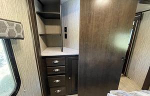2019 Shadow Cruiser 30'