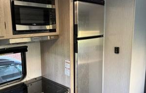 2021 Prowler 303BH RV rental photo 5