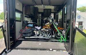 Travel Trailer / Toy Hauler / Sleeps 6 / Rear Deck