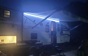 Clean & Spacious Bunkhouse Camper w/ Delivery