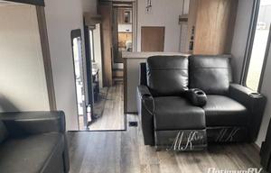 2023 Forest River RV Cherokee Arctic Wolf Suite 3910 RV rental photo 4