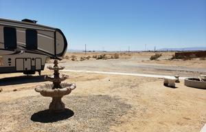 2017 2 Bed/2 Full Ba 43' 5th Wheel + Pool and Hot Tub Option + 2 Bed / 2 Ba House Option