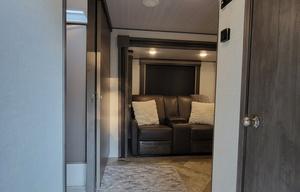 ☆Reclining sofa☆Large bathroom