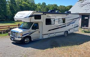 2022 Forester Classic 3011DS Ford RV rental photo 8