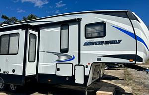 2019 Arctic Wolf 305ML6 | Sleeps 6 | 2 A/C