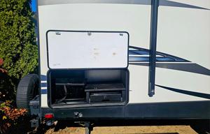 21 Outback Ultra Lite-Half ton / Pet Friendly