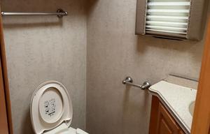 2004 Mandalay Luxury Division Mandalay Class A 43A