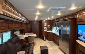 Luxury 40’ DP Coach – Stationary Delivery & Setup