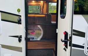 2022 Thor Four Winds 31E (with Bunkhouse)