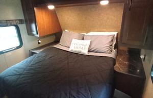 "Sweet Escape" Spacious 10-Person RV - Festivals