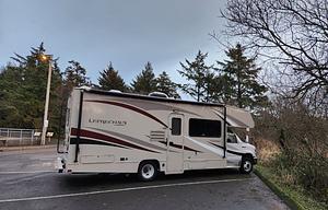 Clean & Comfy 2016 Coachmen Leprechaun 26DS