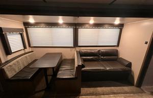 2020 Keystone Hideout 290LHS Sleeps 9