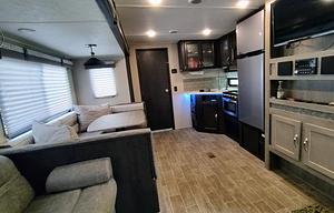 Family Friendly 10 Person with Outdoor Items