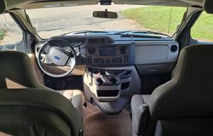 LIKE NEW- 31 foot Class C with Bunkbeds!!