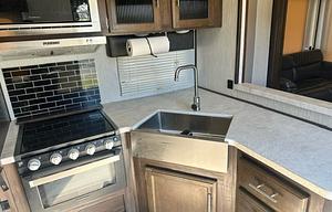 2019 Arctic Wolf 305ML6 | Sleeps 6 | 2 A/C