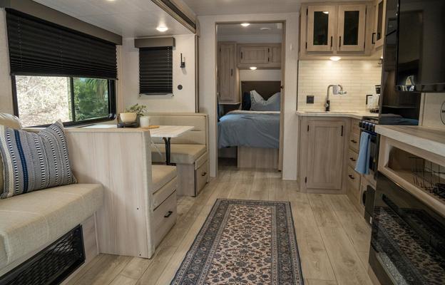 DOLLY | 2025 Della Terra Bunkhouse | Sleeps 8