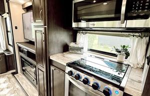 Phoenix Luxe Retreat – 2 Bedroom Family 5th Wheel