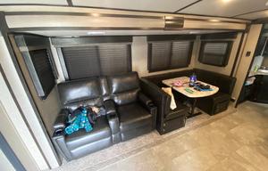 Luxury 35ft Trailer, delivery only, dogs ok