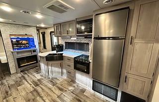Adventure Headquarters JANY2553