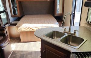 2017 Keystone RV Premier Ultra Lite 19FBPR