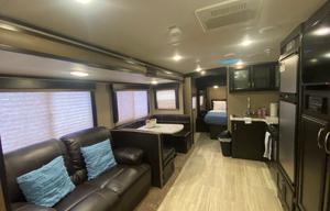 2017 Grand Design Imagine 2800BH RV rental photo 10