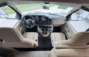 Easy to Drive Spacious RV - Only 3000 Miles on it!