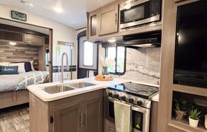 FULLY LOADED Spacious Bunkhouse