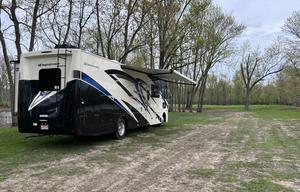 Large Luxury RV with Bunkbeds, Delivery Offered!