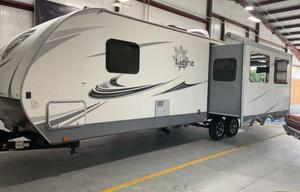 Sleeps 6 - Highland Ridge Light Spacious Trailer