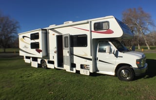 Sunseeker 32', Family Size Camping Machine, Luxury. This Motorhome is custom made, will make your trip unforgettable.