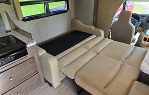Easy to Drive Spacious RV - Only 3000 Miles on it!