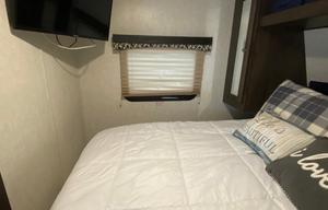 2019 Starcraft Launch Outfitter 27BHU