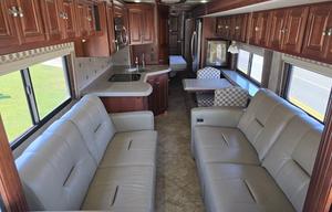 Luxury Winnebago Tour 40CD Experience