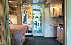2008 American Coach American Heritage 45B