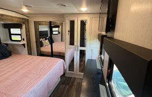 Huge 2 bedroom 2 bathroom 5th wheel