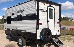 2022 Sunset Park RV Sun-Lite Classic 16BH RV rental photo 4