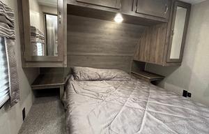 2019 Palomino Puma w Outdoor Kitchen Sleeps 10
