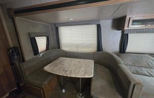 ALL SEASON-2019 Coachmen Legacy Edition Sleeps 10!