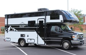 Cozy 23' Class C Motorhome | Sleeps 5