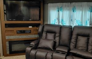 2020 Forest River RV Rockwood Signature Ultra Lite 8329SS RV rental photo 8