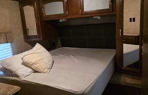 2016 Salem Hemisphere Lite 272RLIS RV rental photo 2