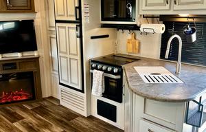 RV for 6 Guests | Burning Man Ready | Yucca Valley